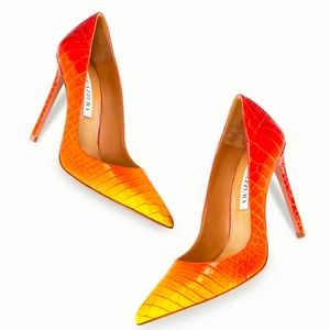 Aquazzura
Pointy toe
Material: PRINTED LEATHER
Heel Height: 105 mm
Made in:Italy